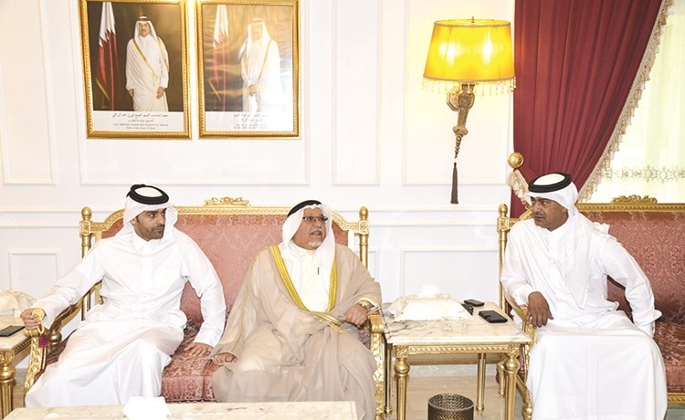 الشيخ علي الجراح والسفير القطري