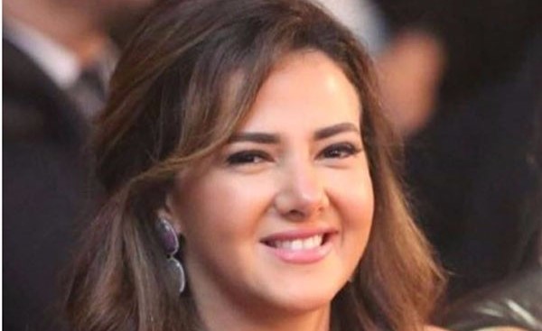 بالصور.. رغم مرض والدها دنيا سمير غانم تلفت الأنظار بأناقتها في حفل تكريمها