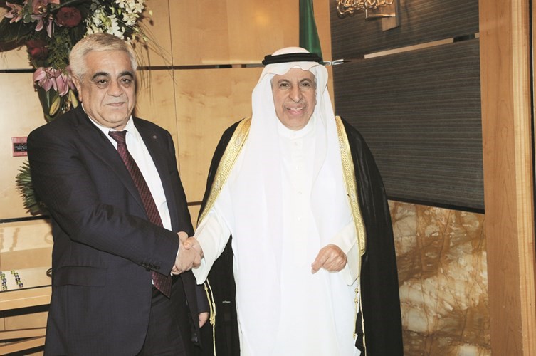 السفير السعودي دعبدالعزيز الفايز مباركا﻿