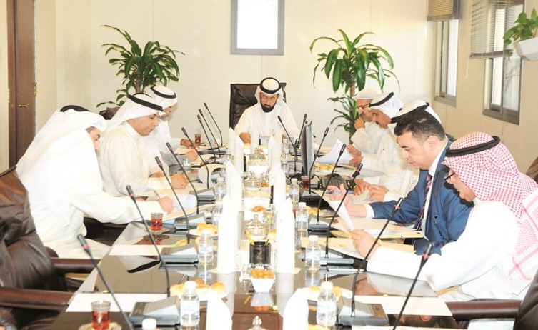 معبدالله عمادي مترئسا اجتماع اللجنة العليا في البلدية ﻿