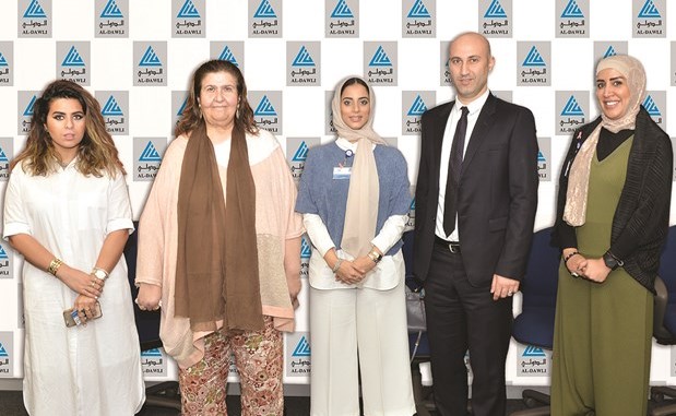 الدولي نظم محاضرة توعوية لموظفيه عن سرطان الثدي