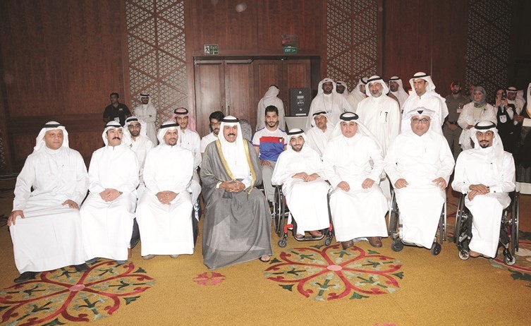 سموه مع ابطال نادي المعاقين﻿