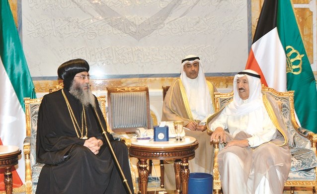 صاحب السمو الامير الشيخ صباح الاحمد مستقبلا رئيس اساقفة الكرسي الاورشليمي والشرق الادنى للاقباط الارثوذكس نيافة دالانبا انطونيوس﻿