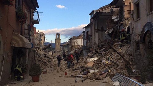 هزات ارتدادية قوية بعد زلزال احدث اضراراً جسيمة بإيطاليا