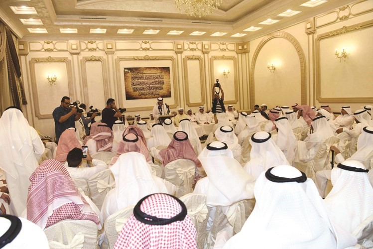 الحضور خلال افتتاح المقر الانتخابي للنائب السابق ومرشح الدائرة الثالثة سعدون حماد ﻿