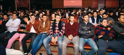  جانب من الطلبة في افتتاح المؤتمر