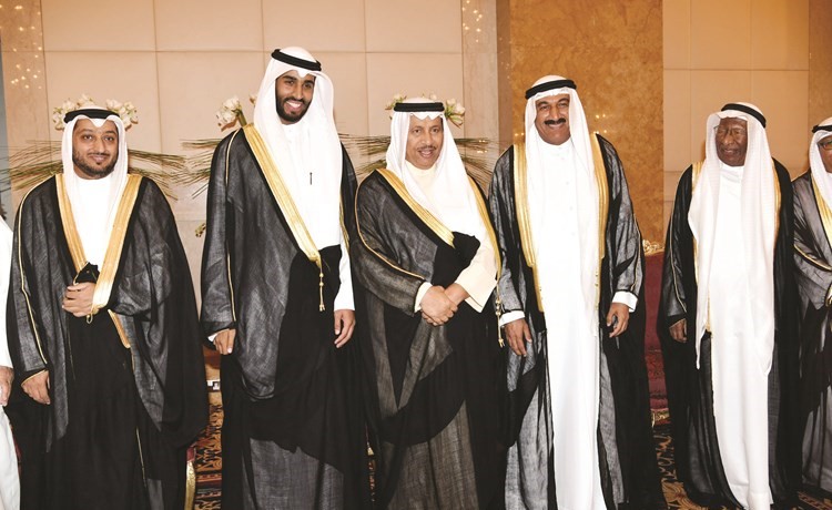 سمو الشيخ جابر المبارك يهنئ المعرس سالم الشويع ووالده وجده﻿