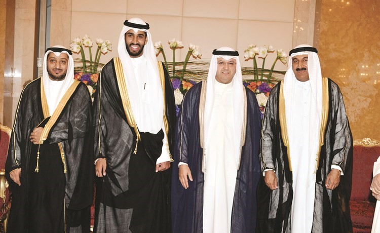 الشيخ طلال المحمد مهنئا﻿