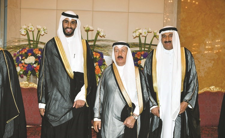 جواد بوخمسين يبارك للمعرس ووالده﻿