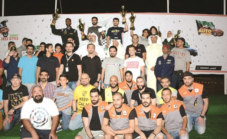 تتويج المشاركين في البطولة ﻿