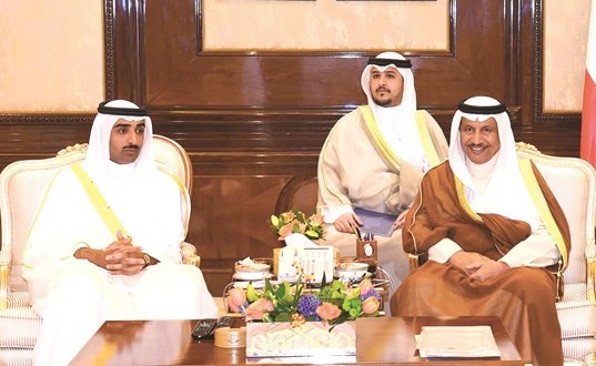 سمو الشيخ جابر المبارك مستقبلا الشيخ محمد بن خليفة ال خليفة ﻿