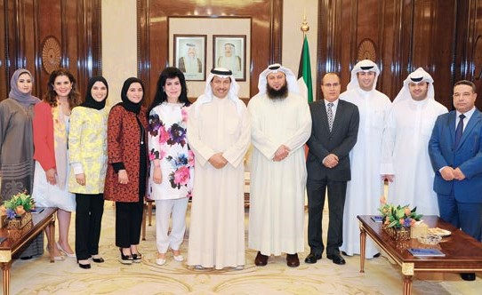 سمو الشيخ جابر المبارك لدى استقباله الشيخة اعتماد الخالد والفريق المكلف بمراجعة ملاحظات ديوان المحاسبة للسنة المالية (2015-2016)