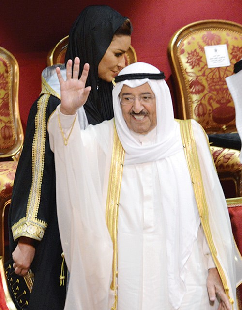  صاحب السمو الأمير الشيخ صباح الأحمد يحيي الحضور في الحفل