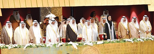  صاحب السمو الأمير الشيخ صباح الأحمد وسمو ولي العهد الشيخ نواف الأحمد وصاحبة السمو الشيخة موزة بنت ناصر ومرزوق الغانم والشيخ جابر العبدالله والشيخ فيصل السعود والشيخ مشعل الأحمد وسمو الشيخ ناصر المحمد وسمو رئيس الوزراء الشيخ جابر المبارك