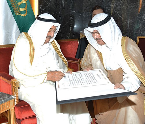  صاحب السمو الامير يسجل كلمة في سجل المركز 