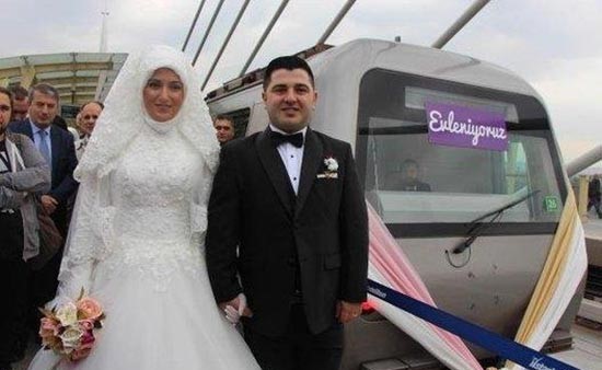 بالصور.. شاهد كيف احتفلا بزفافهما الفريد.. "ألبر" و "ياشيم" عروسان تركيان يقيما أول حفل من نوعه