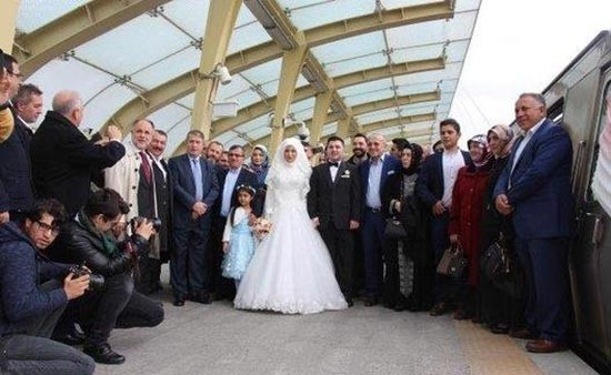 بالصور.. شاهد كيف احتفلا بزفافهما الفريد.. "ألبر" و "ياشيم" عروسان تركيان يقيما أول حفل من نوعه