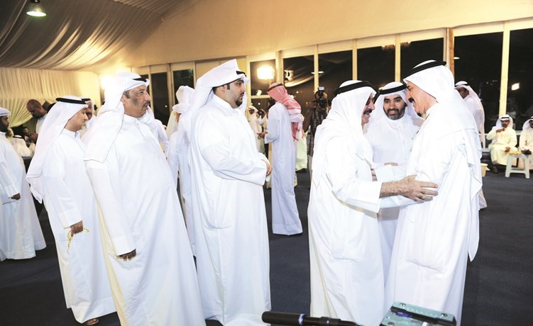 المعيوف اثناء استقباله ناخبي الدائرة﻿