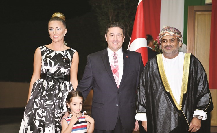 السفير العماني مباركا﻿