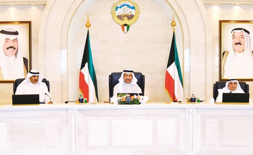 سمو الشيخ جابر المبارك مترئسا اجتماع مجلس الوزراء بحضور الشيخ صباح الخالد والشيخ خالد الجراح وانس الصالح وهند الصبيح﻿