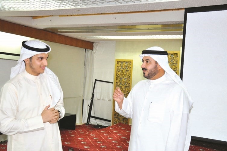مسعد المحيلبي ومخالد الرشيدي خلال الحديث عن معاناة مهندسي البترول﻿