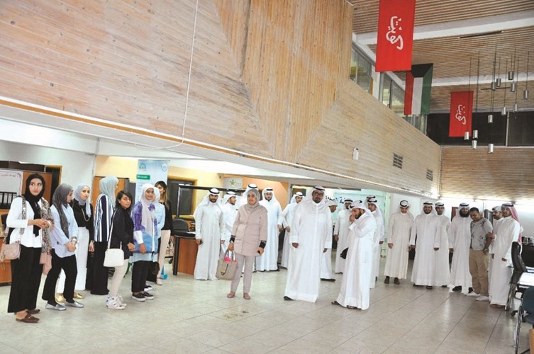 جانب من تجمع المهندسين امام الجمعية ﻿﻿ ﻿