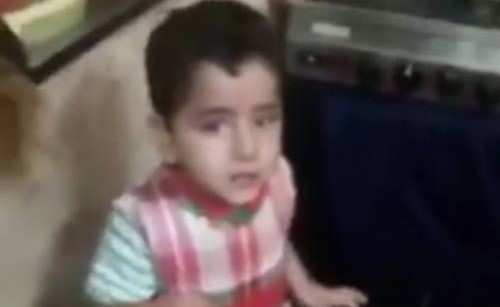 بالفيديو.. خليجية تتفاخر بضرب طفلها ساعة كاملة بسبب حبها للنظافة وتدعوا الامهات لأسلوب الضرب!