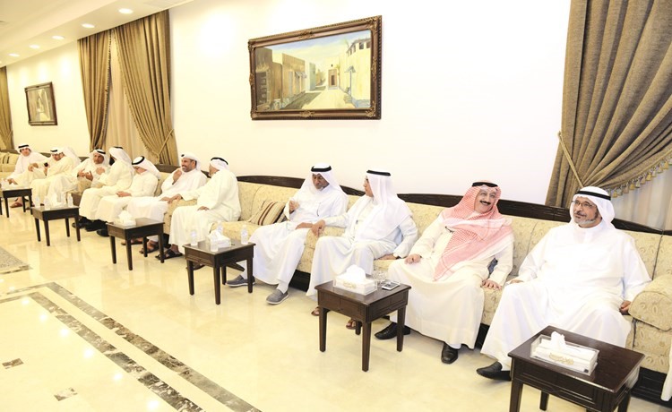 احمد الكليب مع بعض الحضور﻿