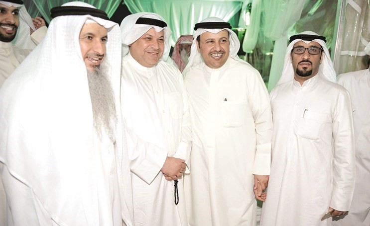 مرشح الدائرة الانتخابية الخامسة النائب السابق طلال الجلال خلال استقباله الناخبين﻿