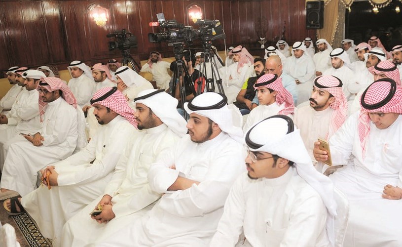 جانب من الحضور خلال الندوة﻿
