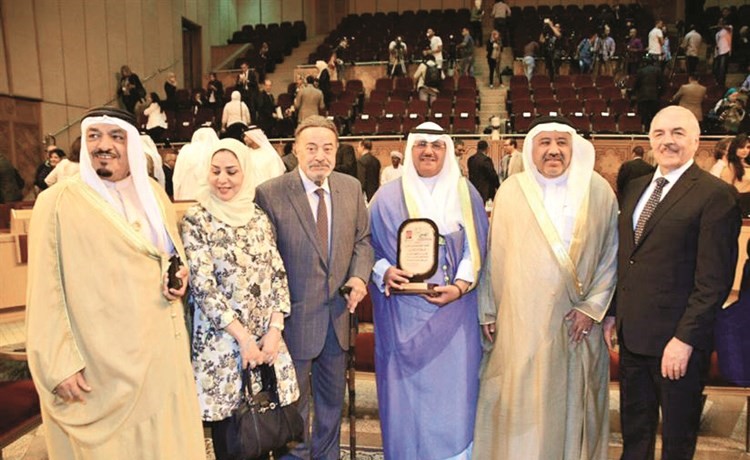 المبارك متوسطا عددا من المكرمين والحضور في مونديال القاهرة للاعمال الفنية والاعلام﻿