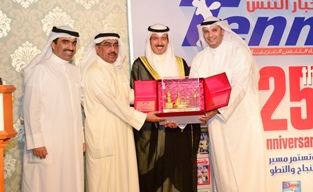 الشيخ احمد الجابر يكرم نائب رئيس التحرير الزميل عدنان الراشد بحضور محمد جاسم المرزوق ﻿