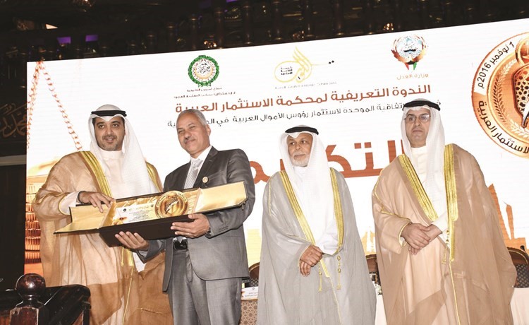 العبدالله مكرما احد المشاركين 	انور الكندري﻿