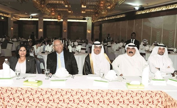 مبارك الخرينج والسفير المصري ياسر عاطف خلال الاحتفال	 ريليش كومار﻿