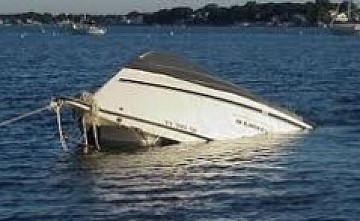 مصرع 20 شخصاً جراء غرق قاربهم قبالة جزيرة "باتام" الإندونيسية