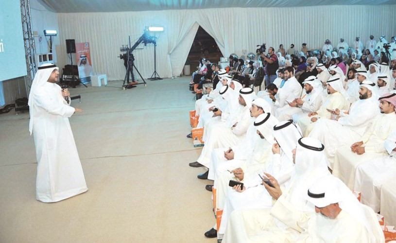 متطوعو حملة الكندري خلال اللقاء المفتوح﻿