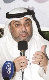 مرشح الدائرة الاولى النائب السابق د.يوسف الزلزلة متحدثا للناخبين	محمد هنداوي﻿