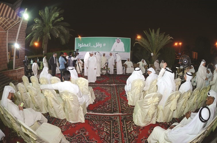 جانب من الحضور في المقر الانتخابي للزلزلة﻿