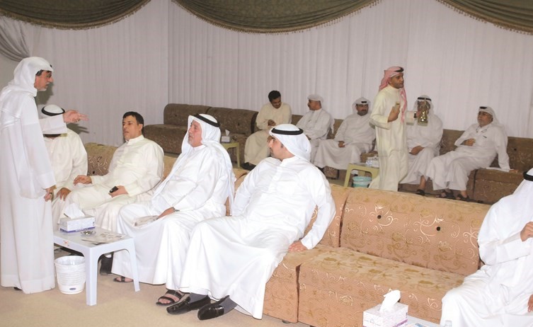 ابناء الدائرة الثانية في المقر الانتخابي للمرشح خليل الصالح﻿