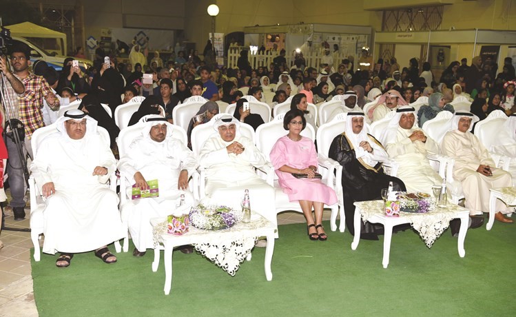 د.بدر الدويش وفيصل مقصيد وامال الساير وعبد المحسن الصانع في مقدمة الحضور 	احمد علي﻿
