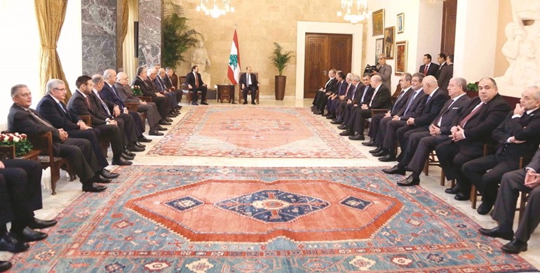 الرئيس العماد ميشال عون مستقبلا كتلة المستقبل النيابية برئاسة الرئيس سعد الحريري	محمود الطويل﻿