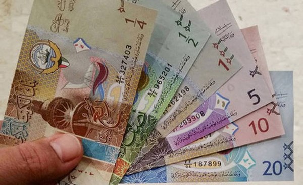 مواطنة تتهم زوجها بسرقة بطاقاتها البنكية والمدنية