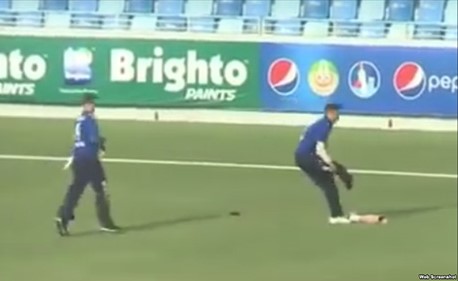 بالفيديو.. قدم لاعب تنفصل عنه أثناء مباراة في دبي
