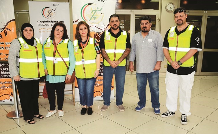 عباس البلوشي مع اعضاء اللجنة الاجتماعية﻿