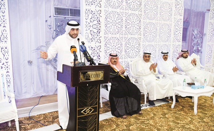 مرشح الدائرة الخامسة المحامي الشيخ مالك الحمود المالك الصباحمتحدثا خلال ندوته﻿