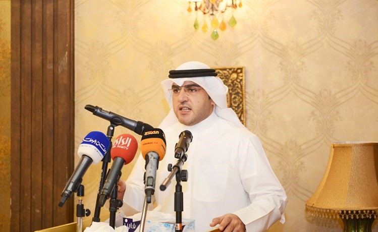 د. عبدالكريم الكندري متحدثا خلال الندوة﻿
