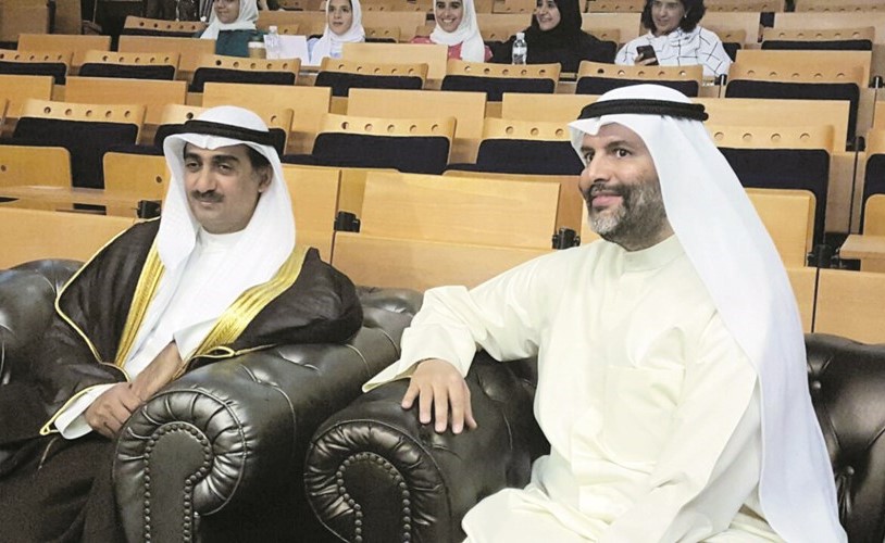 د.يوسف العلي وجاسم المطوع خلال البث المباشر ﻿