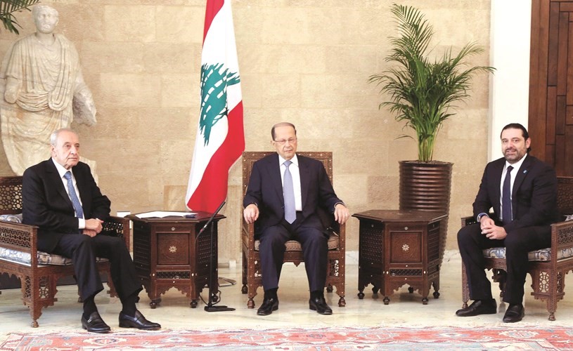 الرئيس العماد ميشال عون متوسطا الرئيس نبيه بري والرئيس المكلف سعد الحريري	(محمود الطويل)﻿