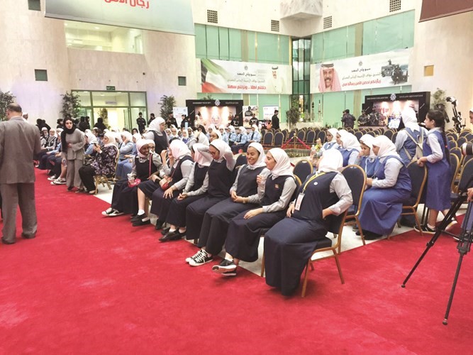 طالبات أثناء حضورهن الفعاليات﻿