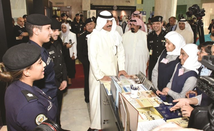 نائب رئيس مجلس الوزراء وزير الداخلية الشيخ محمد الخالد في افتتاح المعرض التوعوي﻿